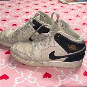 Nike Jordan 1 Mid “Light Bone Metallic Gold Black” 6Y. Youth!